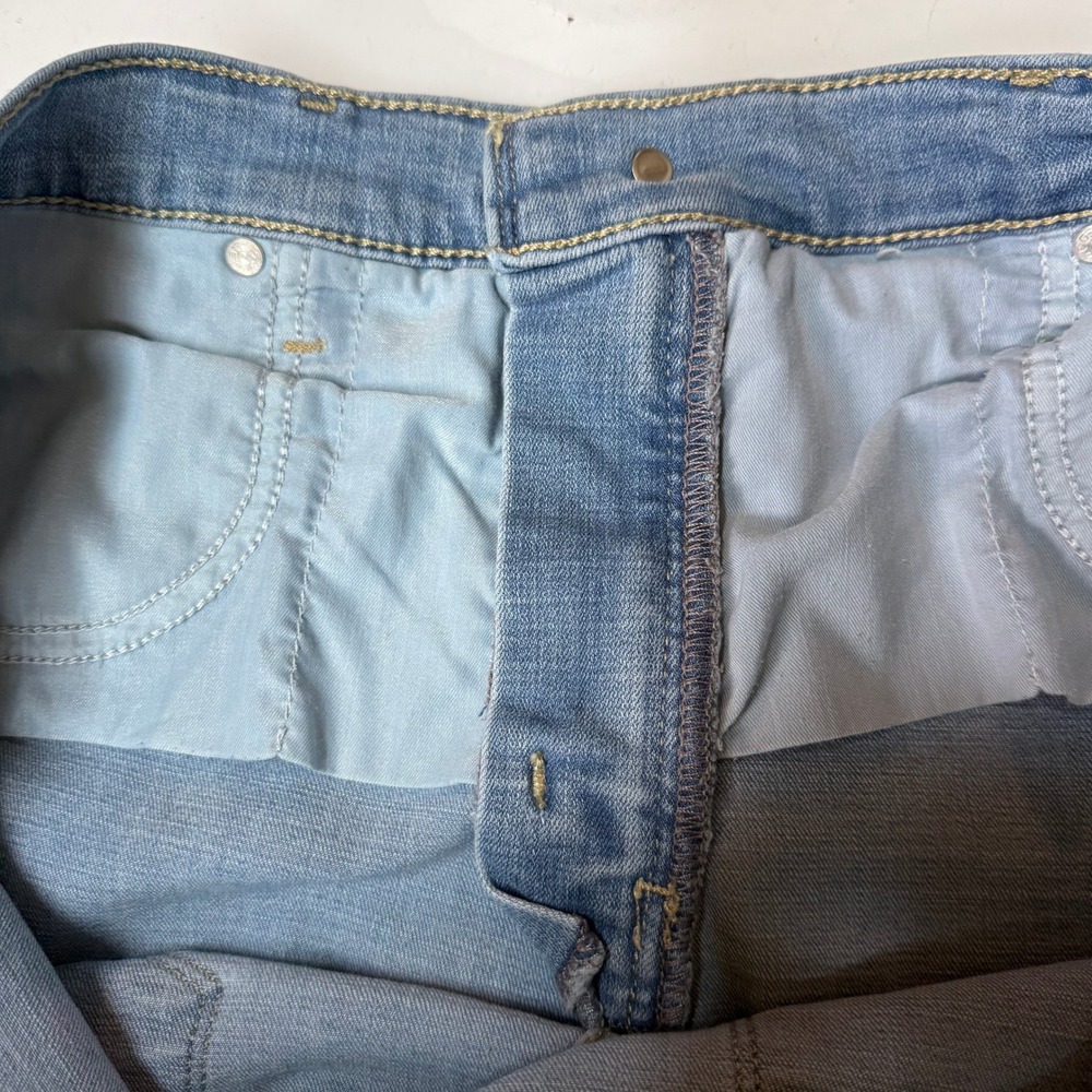 Levis Jeans Womens 33‎ Blue 311 Shaping Skinny Light Wash Stretch Measures 36x29 - Picture 6 of 16